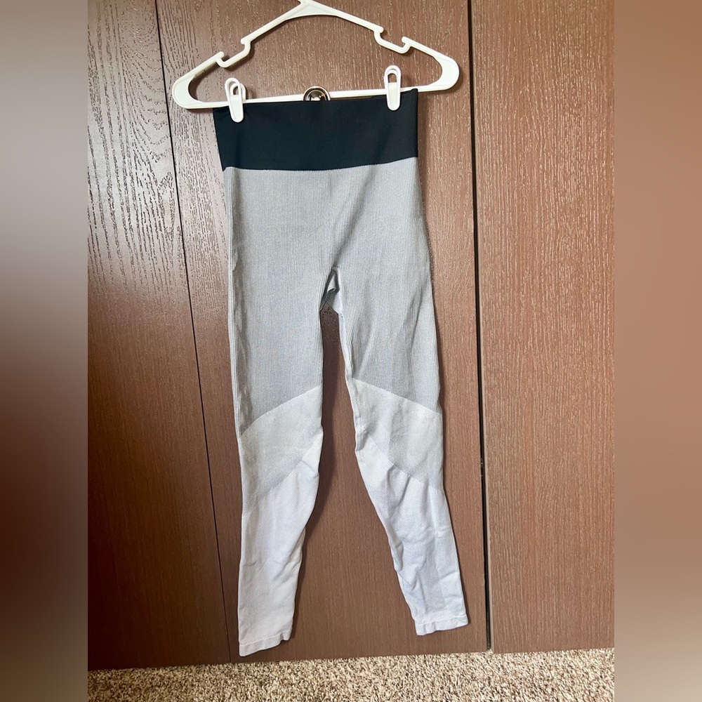 Aerie Gray and Black Leggings